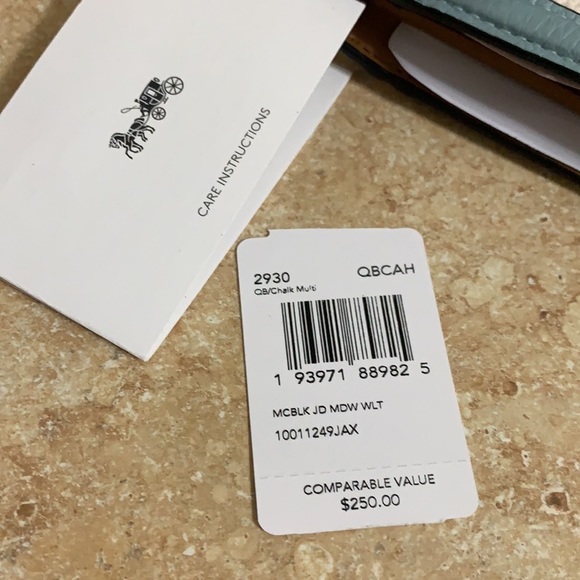 Coach Wallet! Brand New! - Picture 7 of 9